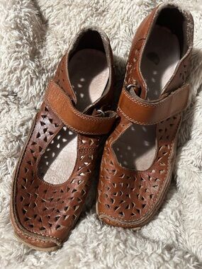 Rieker Women's Tan Perforated Leather Mary Jane Flats